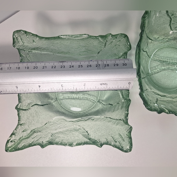 Vintage green pressed bowls set of 2 - Picture 13 of 15